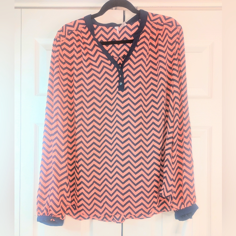 Size Xl Peach Navy Chevron Patterned V-Neck Blouse - image 2
